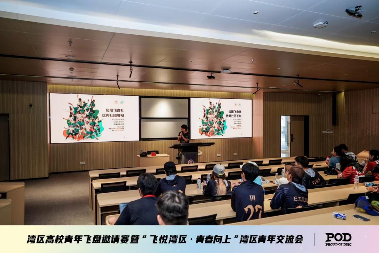 会议室里的人们AI 生成的内容可能不正确。