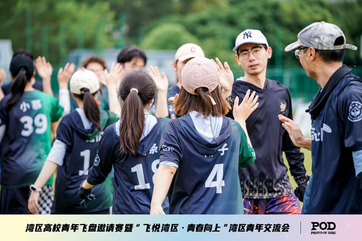 图片包含 户外, 草, 体育, 男人AI 生成的内容可能不正确。